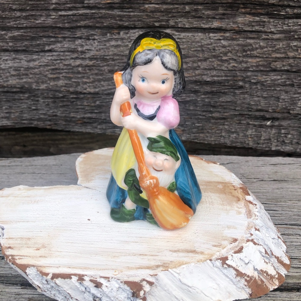 💙Snow White ceramic Bell vintage retro Hand Painted Porcelain Vtg 💙
